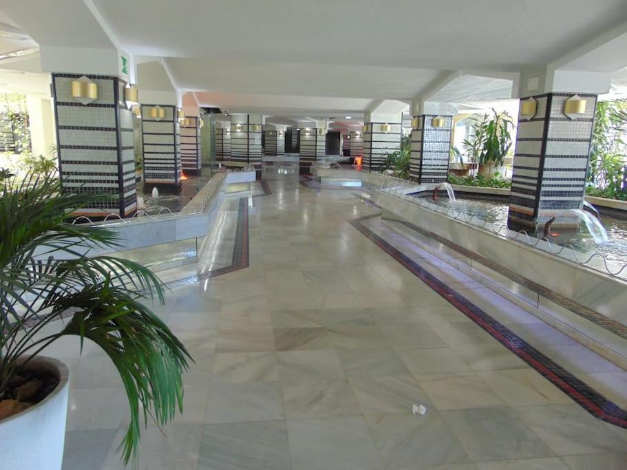 Lux. Frontbeach-Terrace. 5 Pools.Tv. 2 A.C.Netflix Benalmádena Exterior photo